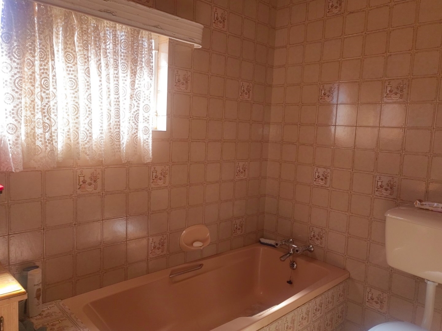 4 Bedroom Property for Sale in Heuwelsig Northern Cape